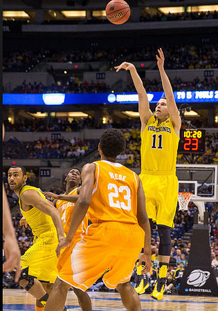 Jon Horford (15) and Nik Stauskas (11)
