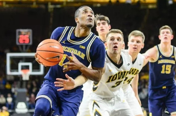 Muhammad-Ali Abdur-Rahkman (12) and Jon Teske (15)
