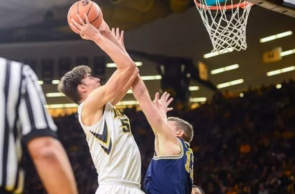 Moritz Wagner (13)