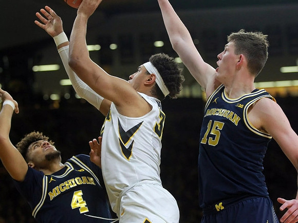Isaiah Livers (4) and Jon Teske (15)