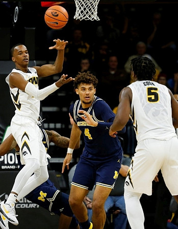 Isaiah Livers (4)