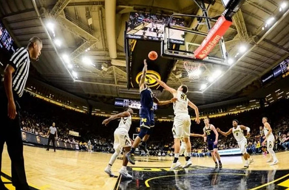 Charles Matthews (1) and Jon Teske (15)