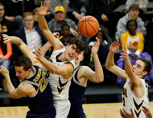 Duncan Robinson (22) and Moritz Wagner (13)