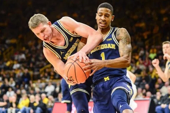 Moritz Wagner (13) and Charles Matthews (1)