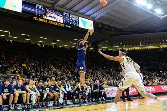 Isaiah Livers (4)