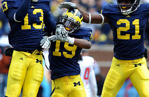 Greg Mathews (13), Kelvin Grady (19), and Junior Hemingway (21)