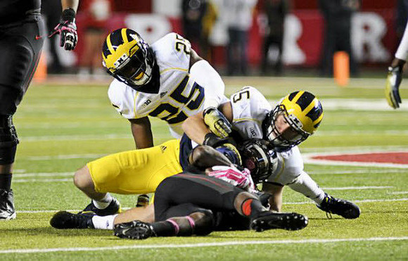 Dymonte Thomas (25) and Joe Bolden (35)