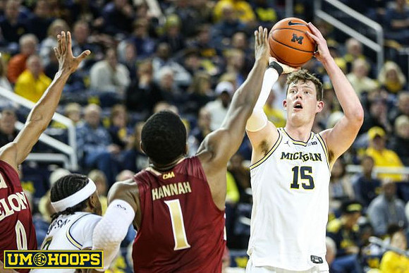 Jon Teske (15) and Zavier Simpson (3)