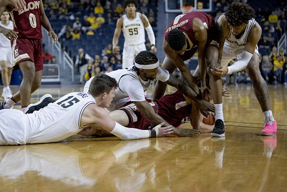 Adrien Nunez (5), Jon Teske (15), Zavier Simpson (3), Eli Brooks (55), and Isaiah Livers (2)