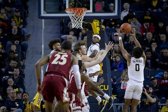 Isaiah Livers (2), Zavier Simpson (3), and David DeJulius (0)