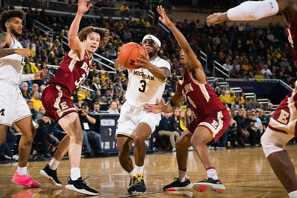 Isaiah Livers (2) and Zavier Simpson (3)