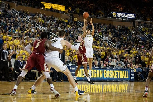 Jon Teske (15) and Adrien Nunez (5)