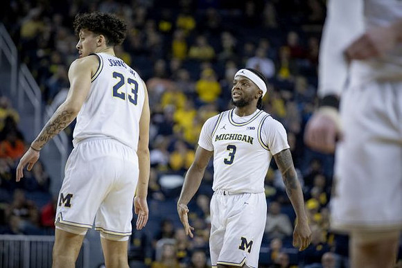 Brandon Johns Jr. (23) and Zavier Simpson (3)