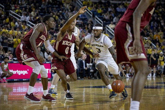 Jon Teske (15) and Zavier Simpson (3)