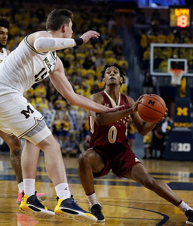 Isaiah Livers (2) and Jon Teske (15)