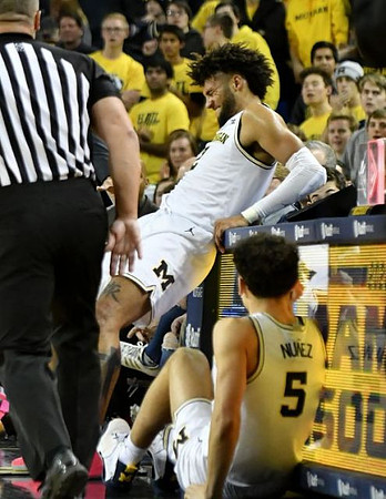 Isaiah Livers (2) and Adrien Nunez (5)