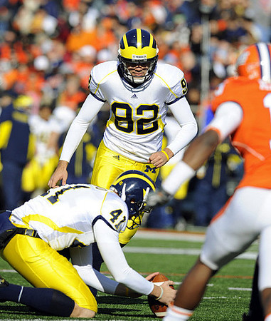 Zoltan Mesko (41) and Jason Olesnavage (92)