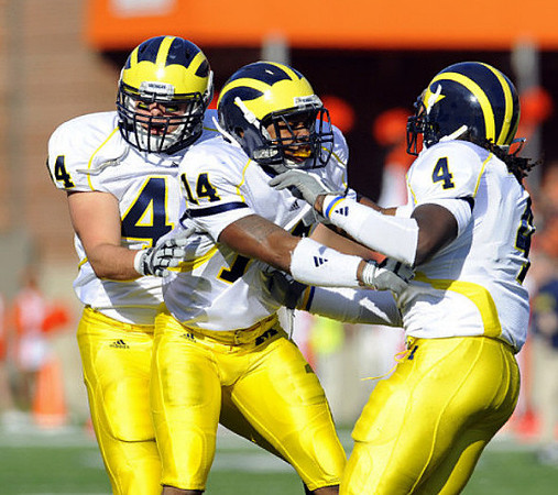 Mark Moundros (44), Teric Jones (14), and Brandon Smith (4)