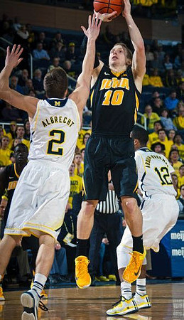 Spike Albrecht (2) and Muhammad-Ali Abdur-Rahkman (12)