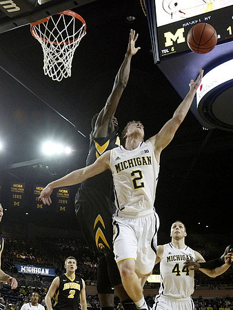 Spike Albrecht (2) and Max Bielfeldt (44)