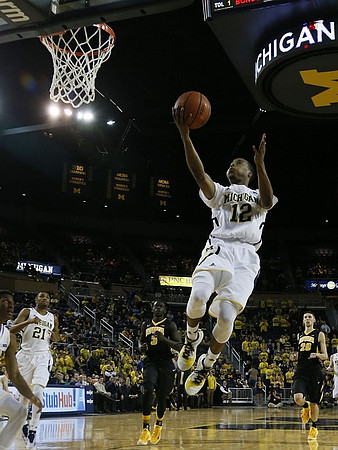 Zak Irvin (21) and Muhammad-Ali Abdur-Rahkman (12)