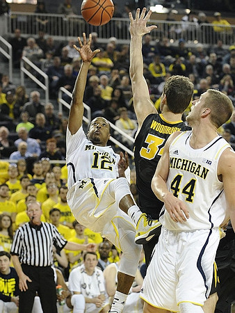 Muhammad-Ali Abdur-Rahkman (12) and Max Bielfeldt (44)