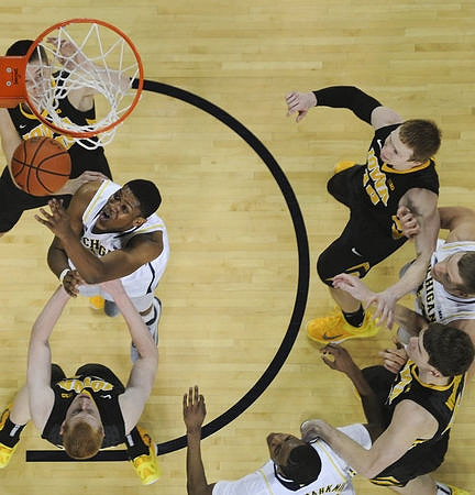 Kameron Chatman (3), Muhammad-Ali Abdur-Rahkman (12), and Max Bielfeldt (44)