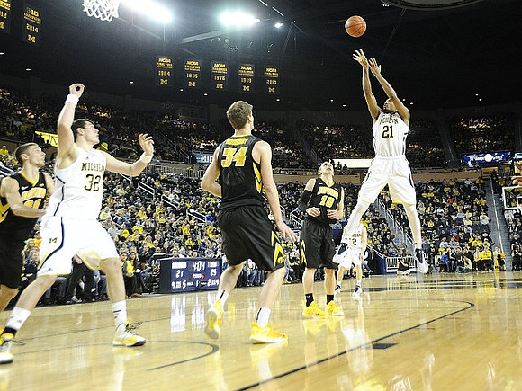 Ricky Doyle (32), Zak Irvin (21), and Spike Albrecht (2)