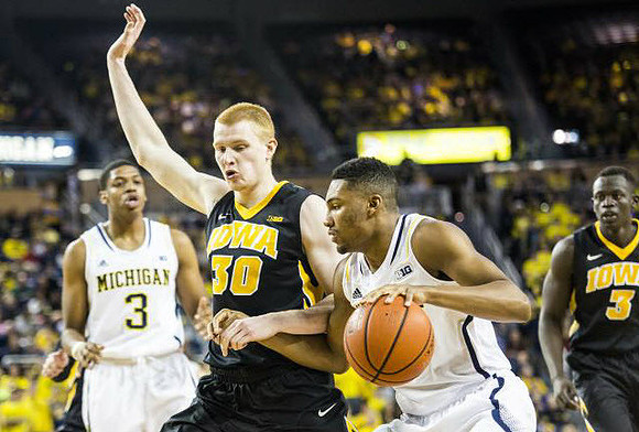 Kameron Chatman (3) and Zak Irvin (21)