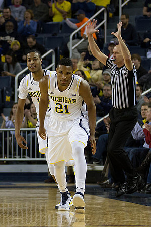 Muhammad-Ali Abdur-Rahkman (12) and Zak Irvin (21)