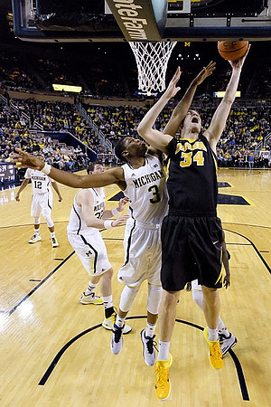 Muhammad-Ali Abdur-Rahkman (12), Ricky Doyle (32), and Kameron Chatman (3)