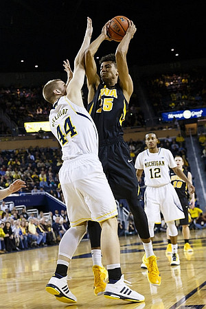 Max Bielfeldt (44) and Muhammad-Ali Abdur-Rahkman (12)