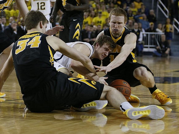 Spike Albrecht (2) and Muhammad-Ali Abdur-Rahkman (12)