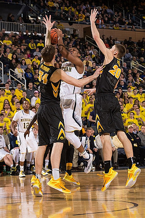 Muhammad-Ali Abdur-Rahkman (12) and Kameron Chatman (3)