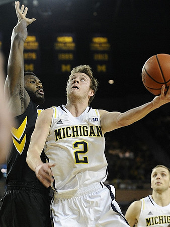 Spike Albrecht (2) and Max Bielfeldt (44)