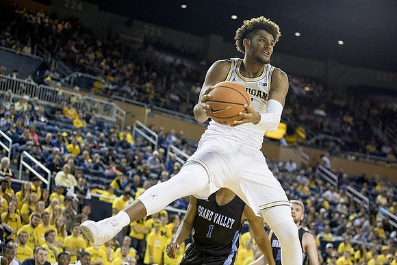 Isaiah Livers (4)