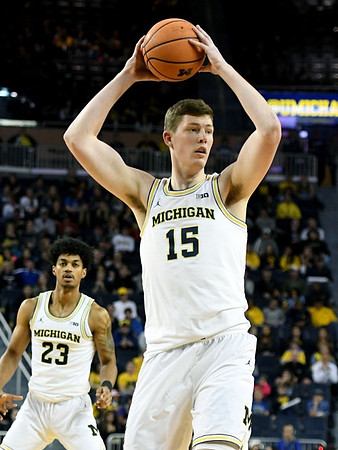 Ibi Watson (23) and Jon Teske (15)