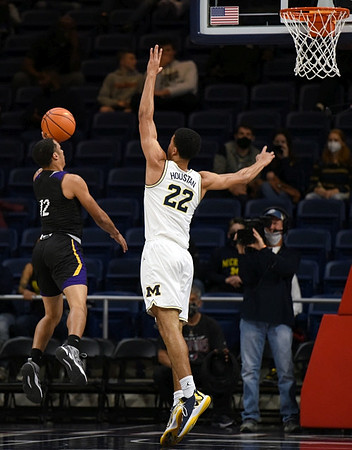 Caleb Houstan (22)