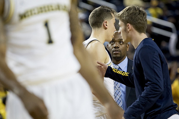 Charles Matthews (1), Duncan Robinson (22), and Deandre Haynes