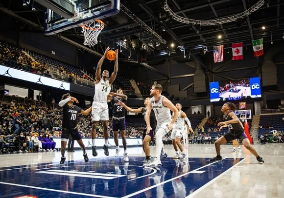 Moussa Diabate (14), Hunter Dickinson (1), and Kobe Bufkin (2)