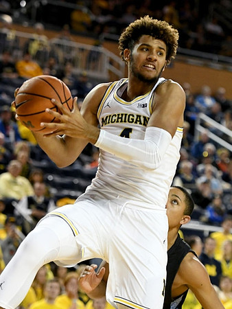 Isaiah Livers (4)