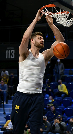 Hunter Dickinson (1)