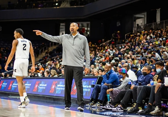 Kobe Bufkin (2) and Juwan Howard