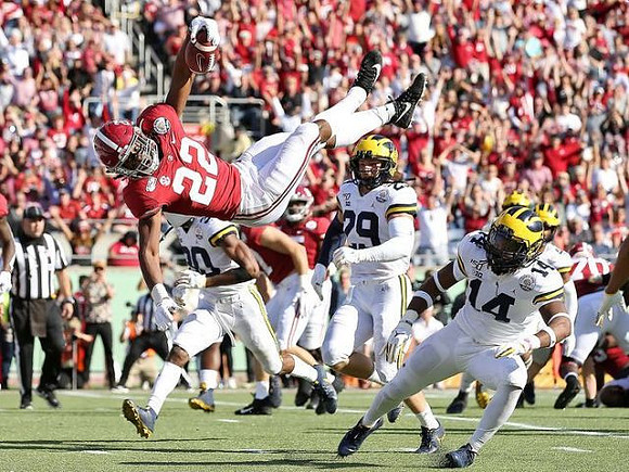 Daxton Hill (30), Jordan Glasgow (29), and Josh Metellus (14)