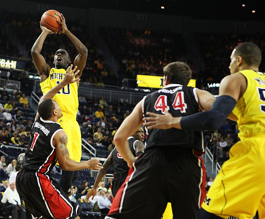 Tim Hardaway Jr. (10) and Jordan Morgan (52)