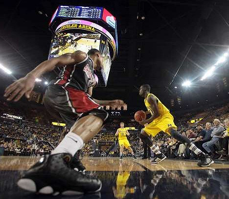 Tim Hardaway Jr. (10) and Zack Novak (0)