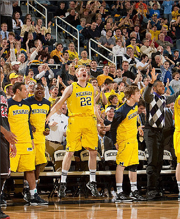 Josh Bartelstein (20), Eso Akunne (5), Blake McLimans (22), Matt Vogrich (13), Jon Horford (15), and C.J. Lee