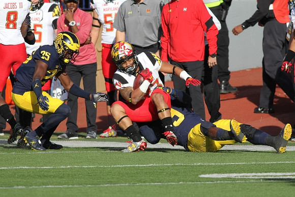 Dymonte Thomas (25) and Mike McCray (9)