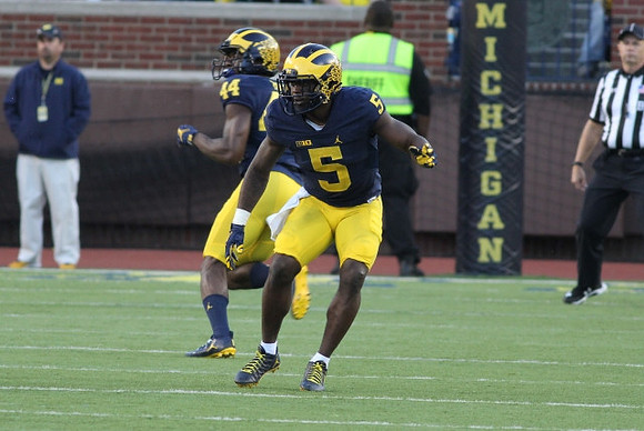 Delano Hill (44) and Jabrill Peppers (5)
