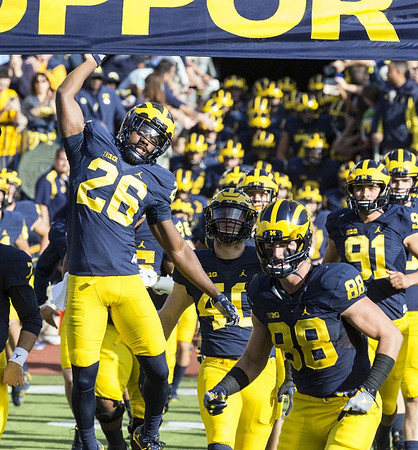 Jourdan Lewis (26), Wyatt Shallman (40), Jake Butt (88), Kenny Allen (91), and Michigan Team